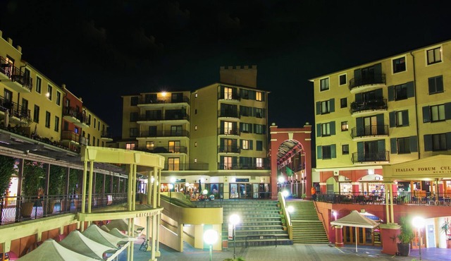 Funky apartment right on top of the areas coolest restaurants and boutique shops