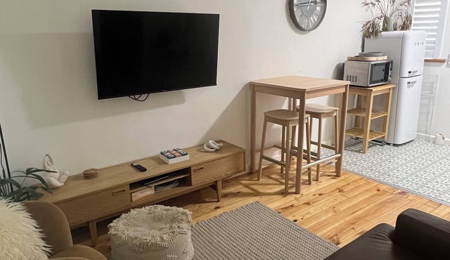 Funky beach unit in heart of Glenelg.