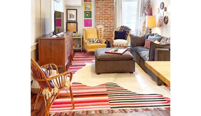 Funky boho 1br w/ king bed and awesome front porch