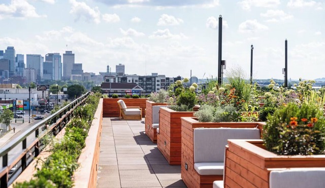 Funky Boutique Room w/Floor-to-Ceiling Views Near Nashville Sights!