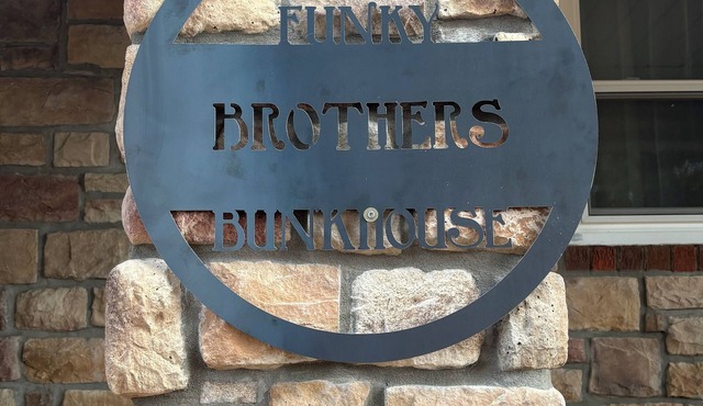 Funky Brothers Bunkhouse n10 minutes to FLW.