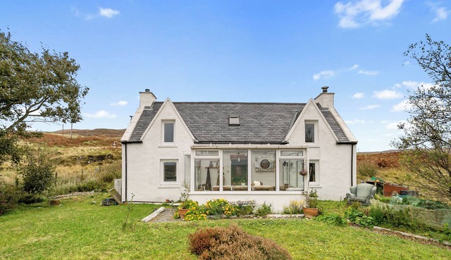 Funky Cozy Croft Cottage With Panoramic Sea View, Minutes From Neist Point
