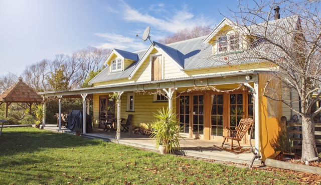 Funky idyllic Barn with private spa/swimming pool