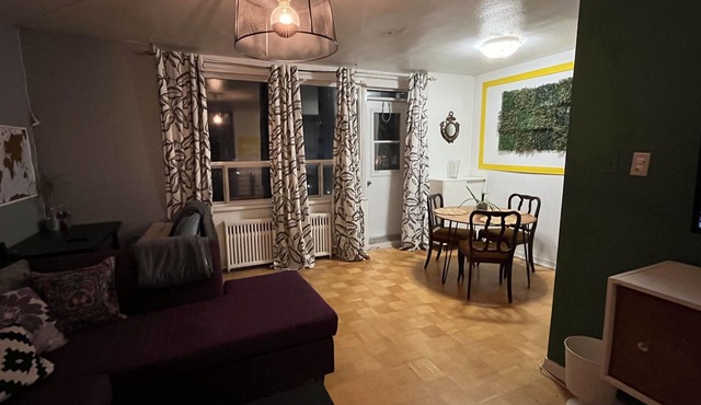 Funky Liberty Village Apt - Mins to Downtown!