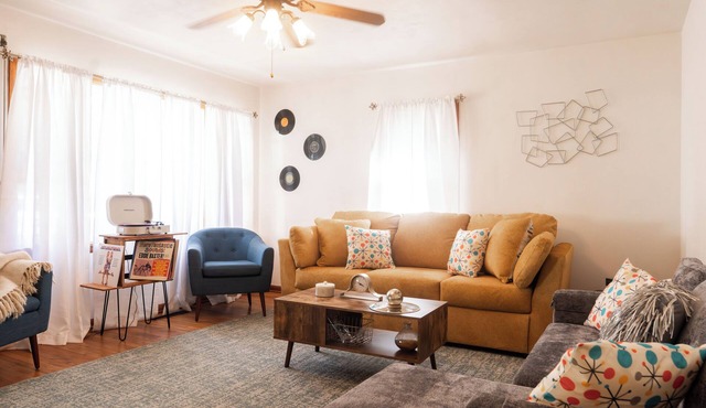 Funky Mid Century Themed Limestone Cottage - 2 Bedrooms Sleeps 6 - Pets Welcome!