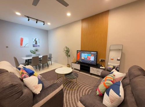 FunkyVila6 14Pax 4BR Near188Tower, HTTA, Airport