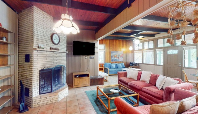 Funshine | Riverfront house in Mc Queeney with guest house, river views, grill