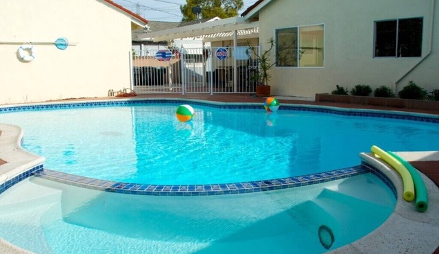 Funtierland + Mickey's House + Walk to Disneyland + Pool/Hot Tub + Pet Friendly