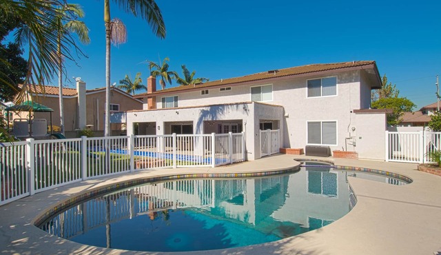 Funtierland + Pirate's Lair + Close to Disney + Pool + Game Room + Backyard