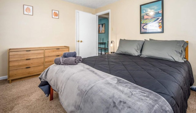 Fur-Friendly Flat – 1BR Ground Flr Stay in Dayton