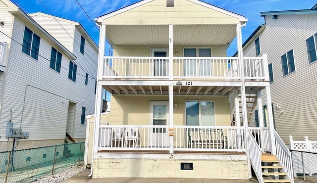 Furbaby Friendly 2nd Floor Duplex