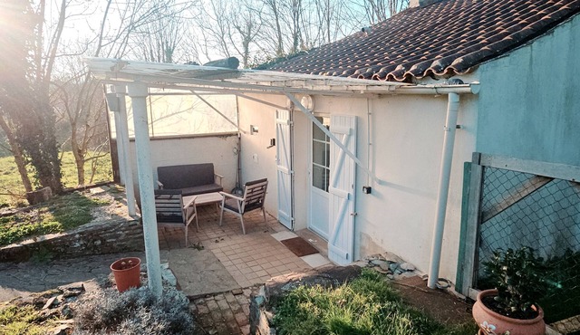 Furnished 2-room house in the countryside. Free parking