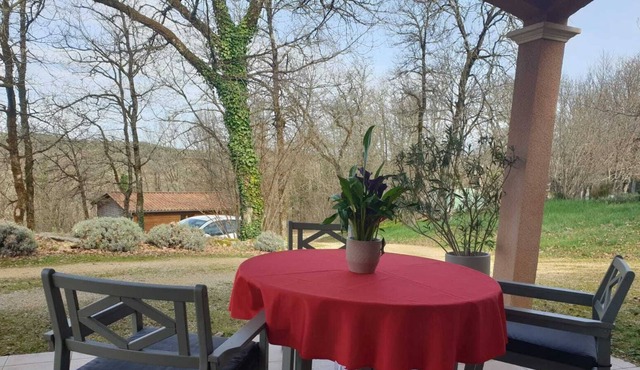 Furnished studio for rent surrounded by greenery for 1 or 2 people max.