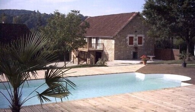 furnished accommodation in the town of Quatre Routes du Lot