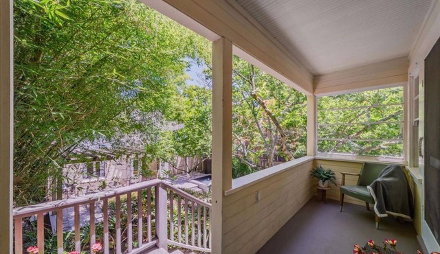 Furnished 1 bedroom 1 bath cottage that is walking distance to Downtown Napa