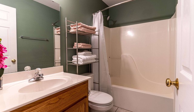 Furnished, 2 Bedroom 1.5 Bathroom Townhome in Quiet Hickory Neighborhood
