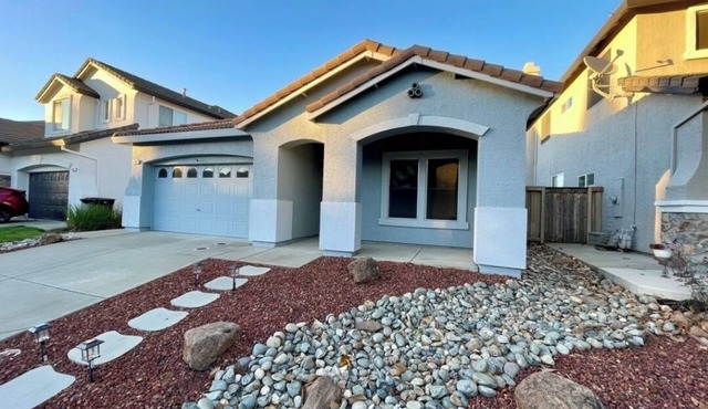 Furnished 2 Bedroom house with an office in Roseville