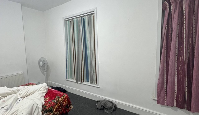 Furnished 2 bedroom house with garden aswell i stay here normally with family.