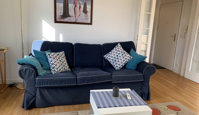 Furnished, 2 rooms, terrace, near Versailles, ideal for executive on assignment