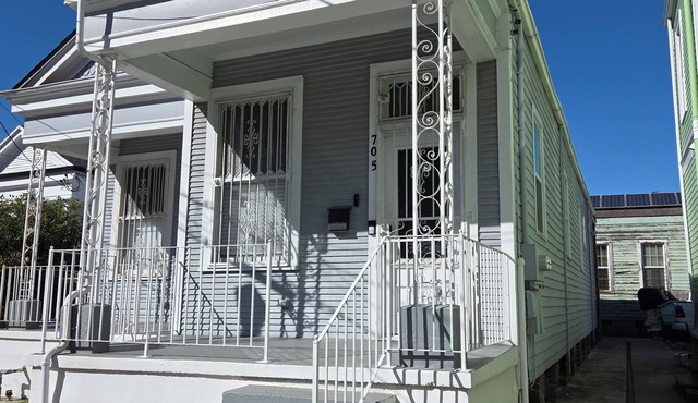 Furnished 2BR/1BA Lower Garden District Home – Washer/Dryer, Kitchen, Sleeps 8
