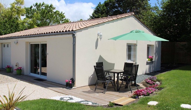 Furnished 3 * - 2 PERS - ANY COMFORT - Heated POOL - WIFI - NEAR THE ROYAN SEA