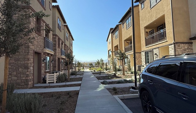 Furnished 3BR 3.5BA Home Monthly Stays Wi-Fi and Parking Included