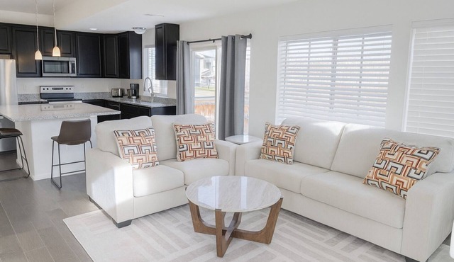 Furnished 3BR Home Near DIA, Ideal for Monthly Stays