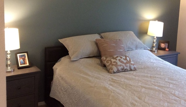 Furnished 4-bedroom house-5 min from parks and downtown