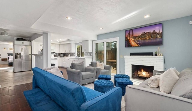 Furnished 4BR home in quiet Redlands cul-de-sac—ideal for 30+ day stays, relocations & corporate housing. Pet-friendly yard w/dog run, workspace, fast Wi-Fi, smart TVs, washer/dryer, driveway parking. Near parks, hospitals & University of Redlands.