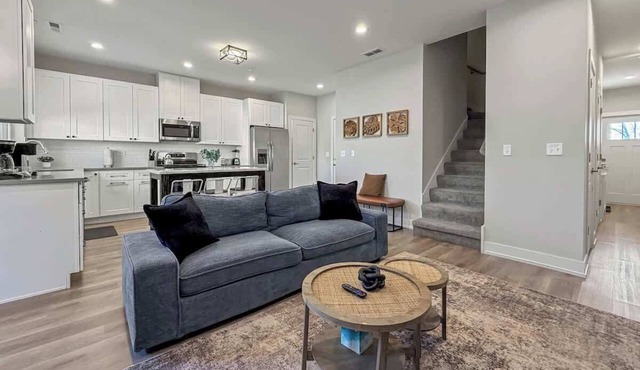 Furnished 4BR Townhome Pickleball Court & Garage