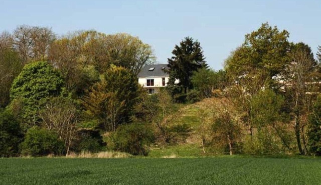 Furnished accommodation for tourism and bike workshop