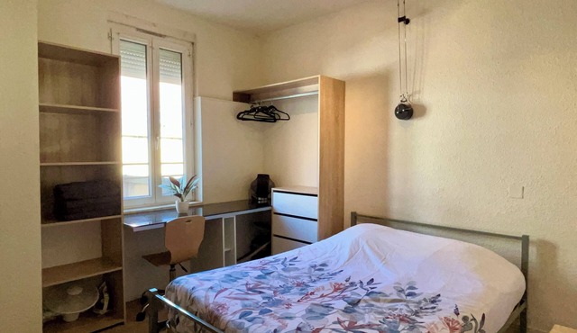 Furnished and equipped room in downtown residence