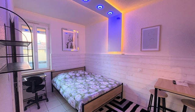 Furnished and equipped room in residence in city center