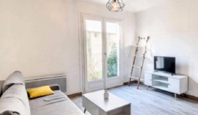 Furnished apartment 28m2 100m from town center