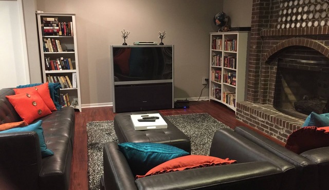 Furnished Apartment In Quiet Tree-Filled Lenexa Neighborhood