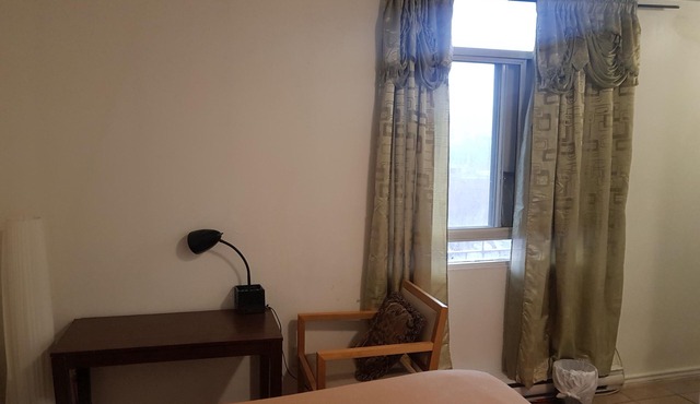 Furnished bachelor studio near Dundas/College Station, Toronto Metropolitan Uni.