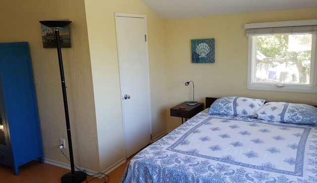 Furnished Bright Quiet Studio Flat In Mission Hills (SD)