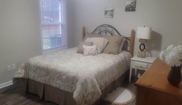 FURNISHED Corporate Apartment - 5 min to I85 and Hwy 29. Travelers Haven