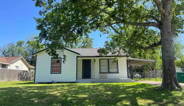 Furnished Cottage with Weekly Rentals Available