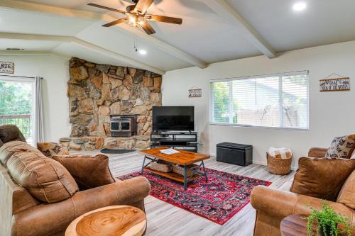 Furnished Deck & Fire Pit: Sherwood Forest Cabin