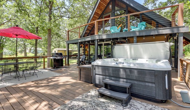 Furnished Deck + Lake Access: Fairland Log Cabin