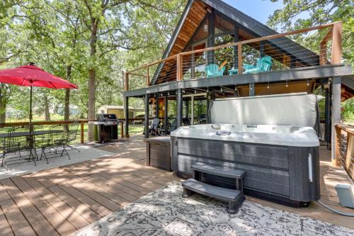 Furnished Deck + Lake Access: Fairland Log Cabin