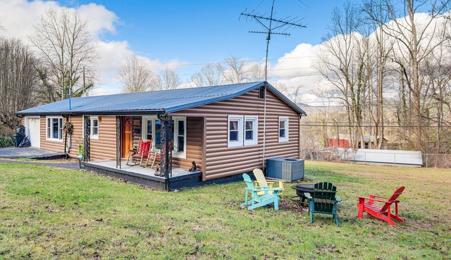 Furnished Deck: Rustic Cabin in Cosby!