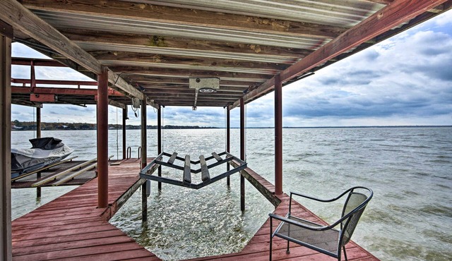 Furnished Deck & Fire Pit: Gun Barrel City Home