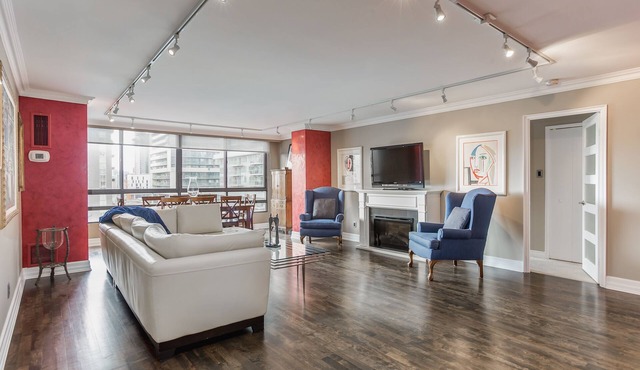 Furnished Executive Condo Lease - 3 to 6 months (flexible) - Downtown Toronto