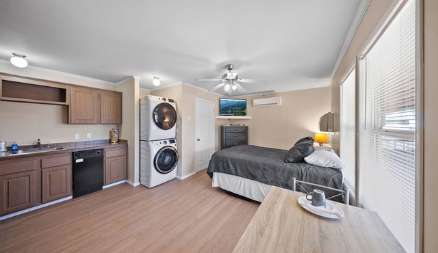Furnished Executive Apt, 2 Minutes from DOW