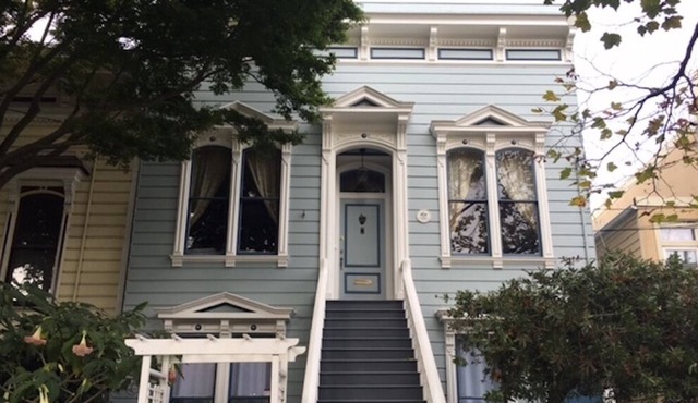 Furnished flat in 19th-century Victorian