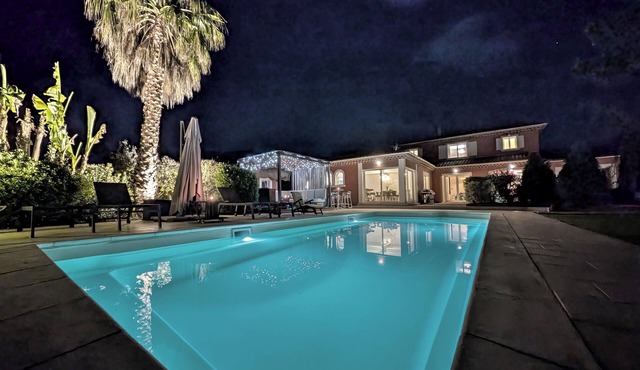 Furnished 2-bedroom apartment "Le Nid des maures", shared pool and jacuzzi