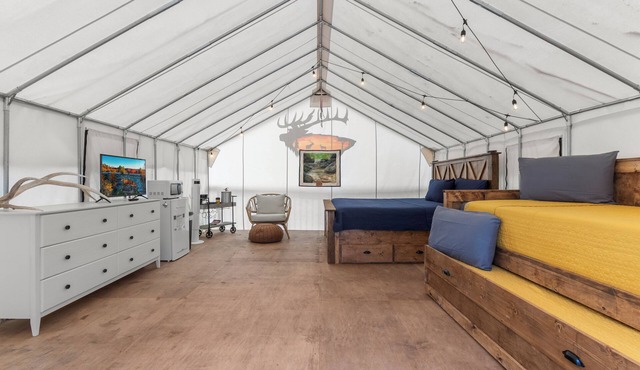 Furnished Glamping Tent/King Bed/Access to the Red River - Elusive Elk - #1