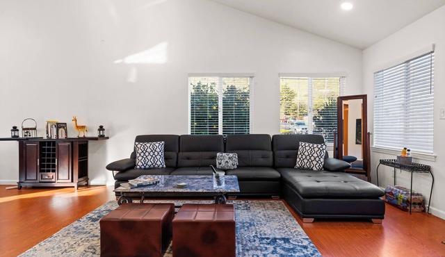 Furnished Home-Safe Neighborhood-Surrounded by Mountains-Free Parking-Near SFO!